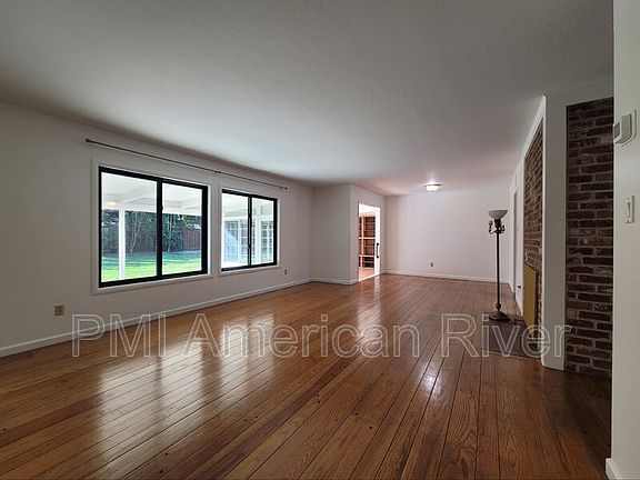 4th image of 3824 Laguna Way