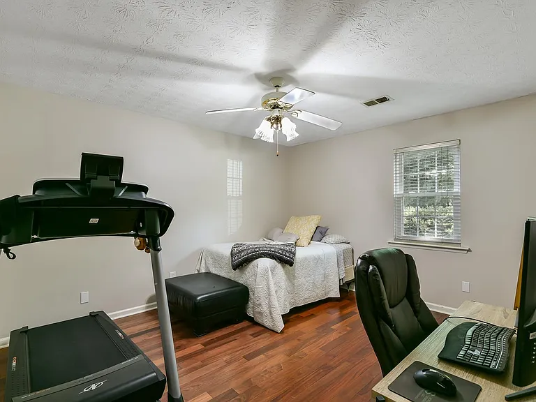 2598 Redfield Dr — Photo 12