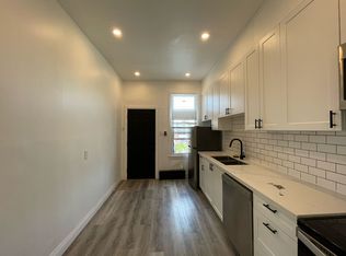 233 Victoria Ave N #4, Hamilton, ON L8L 5G3