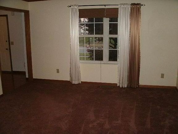 2nd image of 3770 Hickoryview Dr