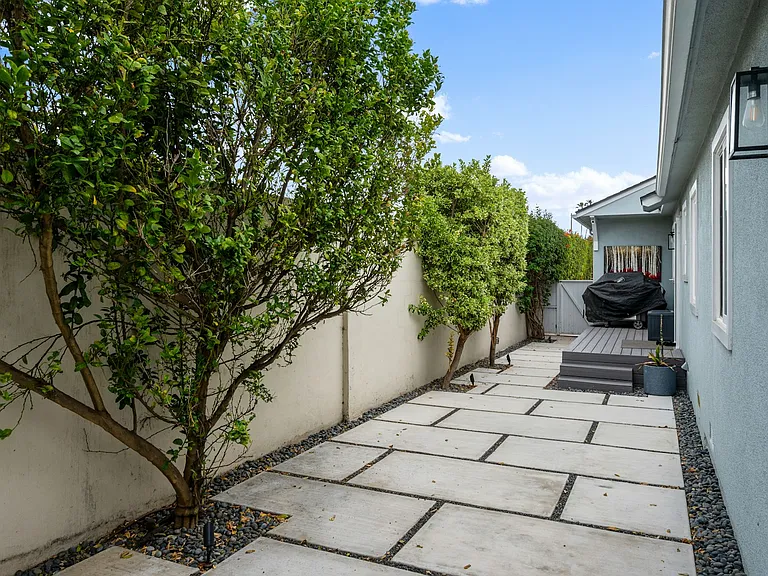 231 Avenue D — Photo 34