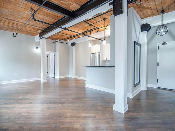 2nd image of 222 Williams St E #212