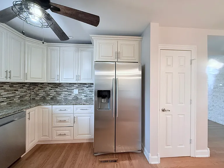 4528 Grace St — Photo 12