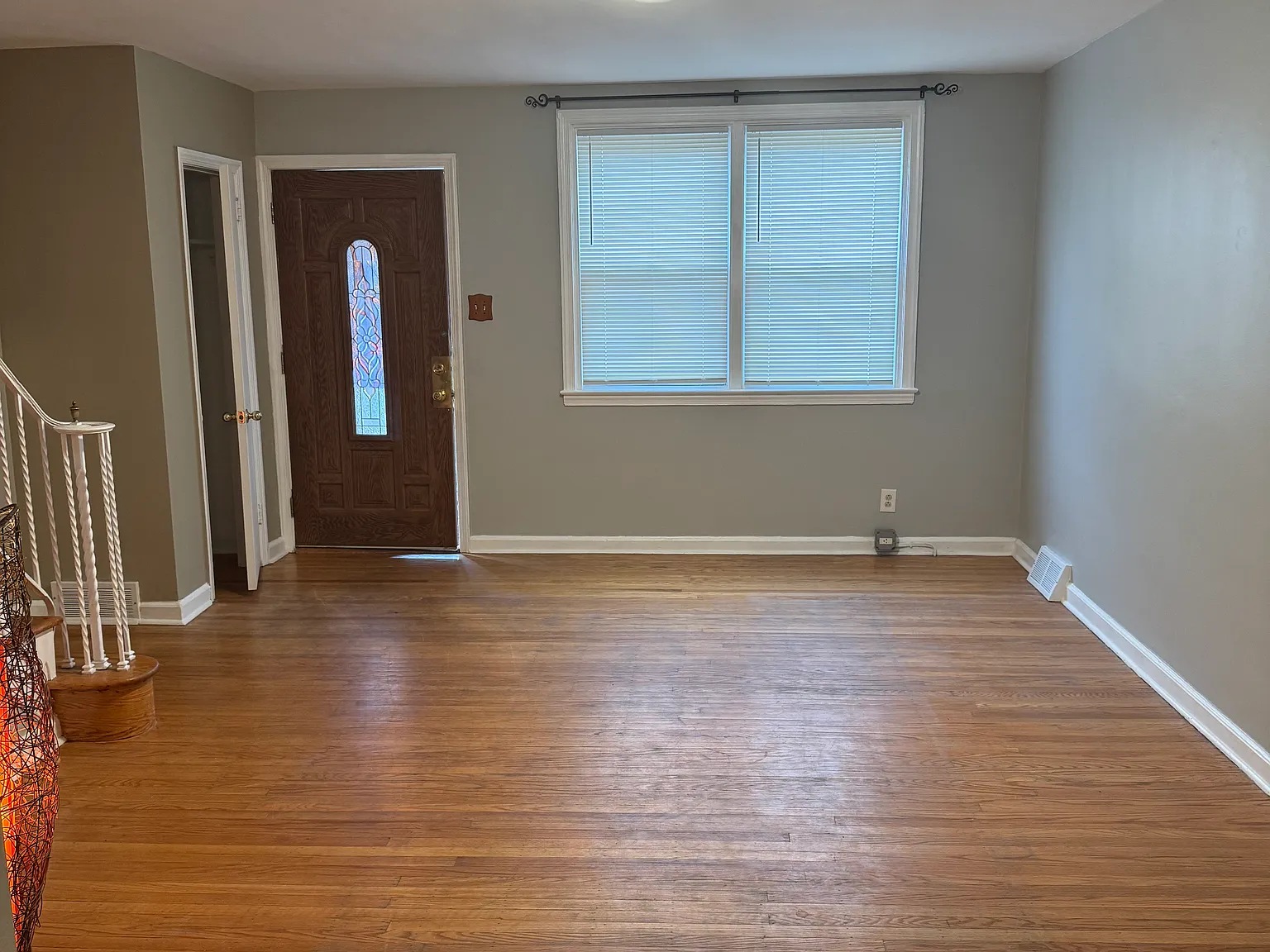 3 bed, 1120 sqft, $1,900 — Photo 2