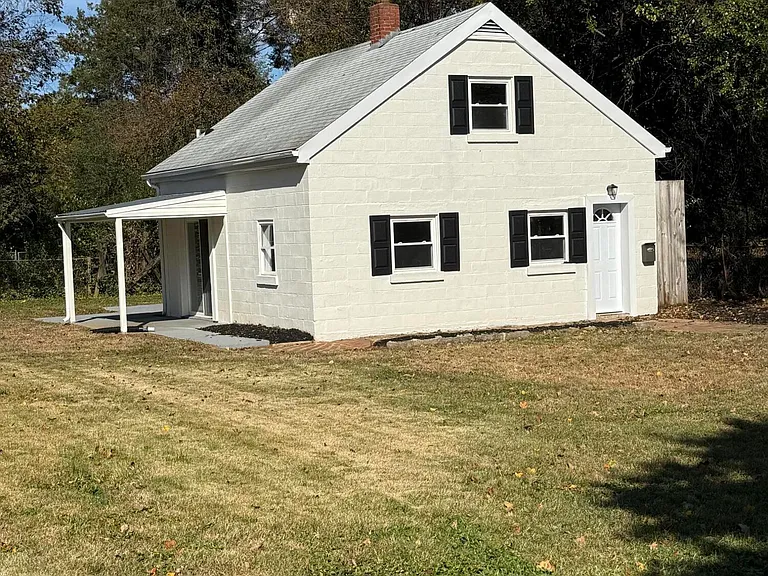 2608 Dorchester Dr NW — Photo 2