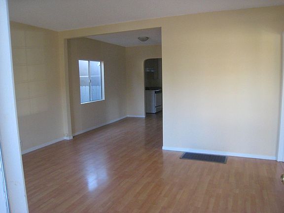3rd image of 652 N Columbus Ave