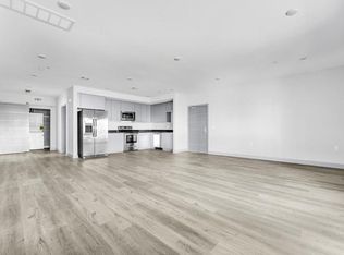 7040 N Woodman Ave #207, Van Nuys, CA 91405