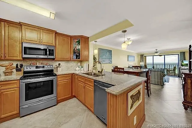 Building Photo - 9490 S Ocean Dr #0