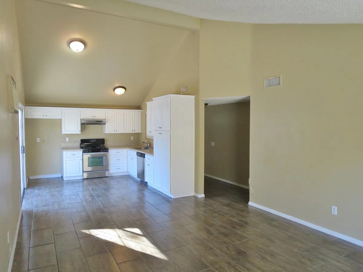 4 bed, 1230 sqft, $2,200 — Photo 4