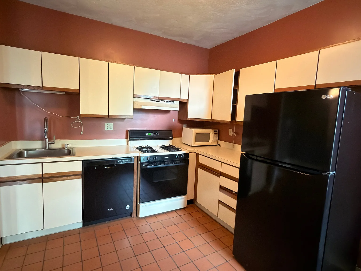 2 bed, 1.0 bath, $2,500 — Photo 3