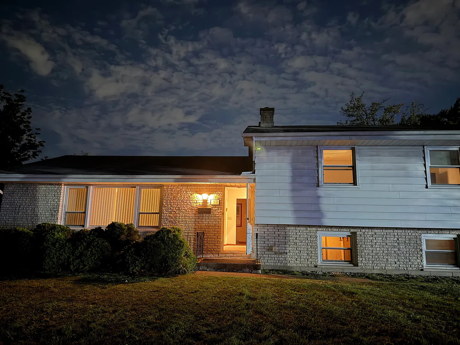 4 bed, 1922 sqft, $3,500 — Photo 1
