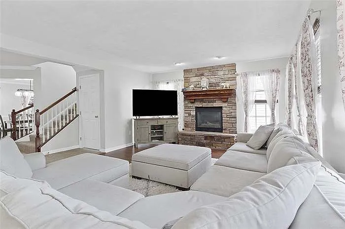 5702 Stockbridge Ct — Photo 6