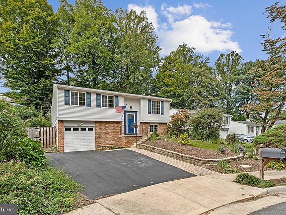 2nd image of 8471 Great Lake Ln