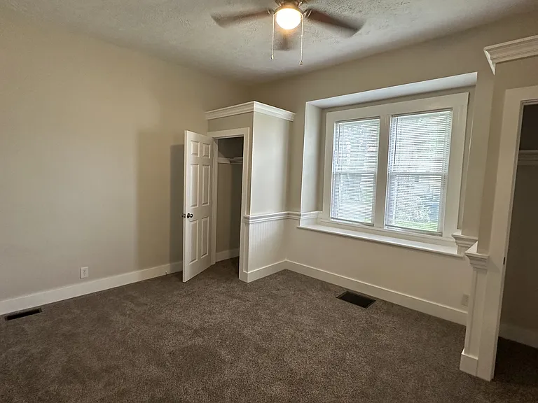2903 S Elm St — Photo 4