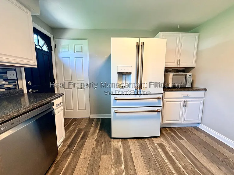 7802 Noblestown Rd — Photo 8