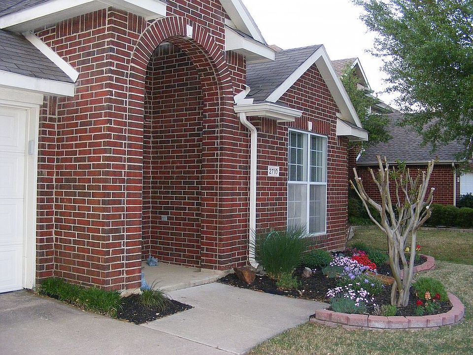 1st image of 2710 Chatsworth Dr