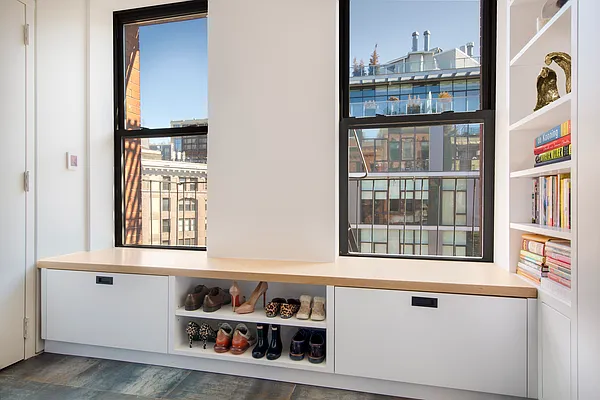 Sold by Warburg | media 2