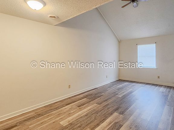 2nd image of 3319 Steeple Cir NE