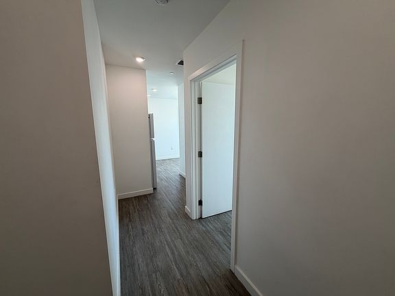 5th image of 937 E 25th St #206