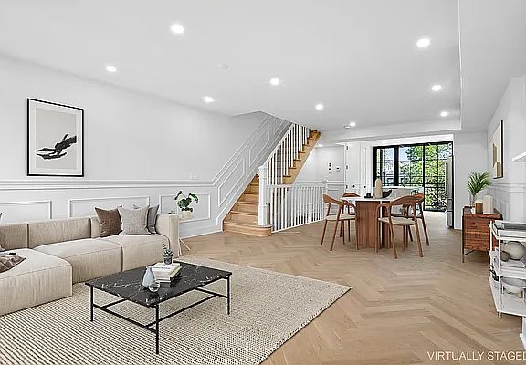 2nd image of 525A Quincy St Floor 2