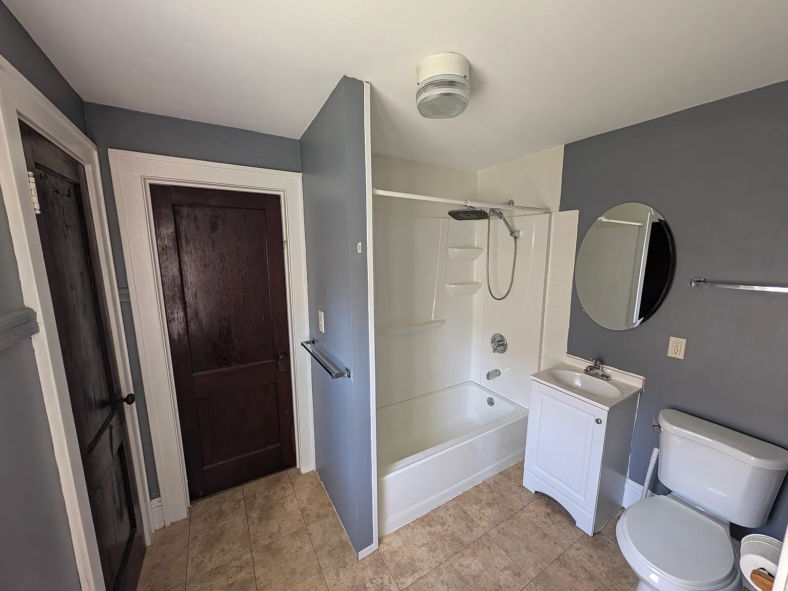 2 bed, $1,100 — Photo 3