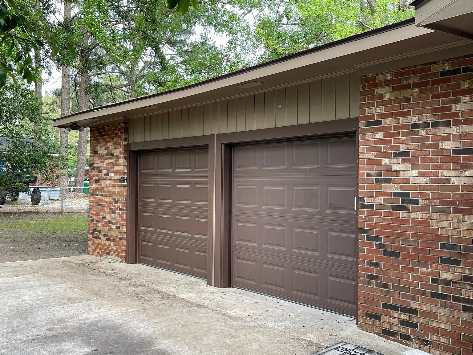 1210 Dunwoody Dr — Photo 2