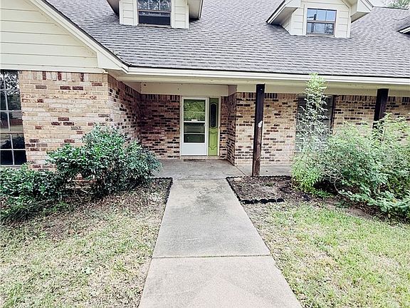 3rd image of 1007 Briar Ln