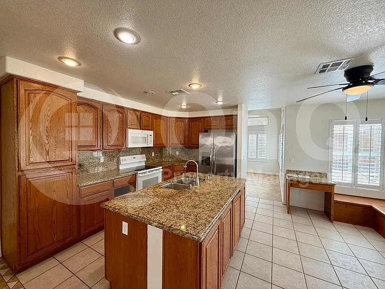 6321 E Roland St — Photo 8