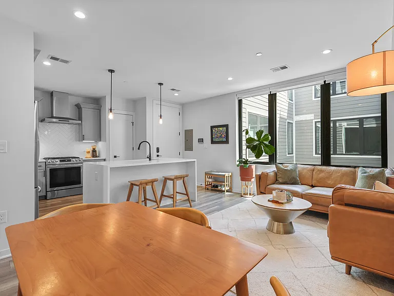 2612 University Pl NW #6 — Photo 9