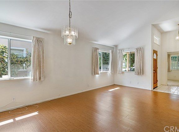 3rd image of 218 S Lincoln Ave