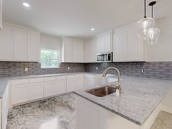 3rd image of 2030 Shoemaker Rd