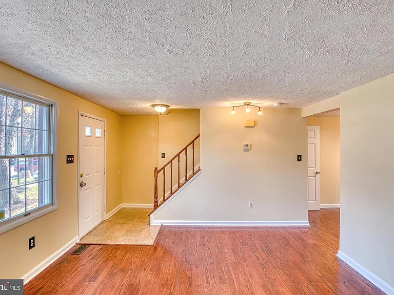 9220 Pinenut Ct — Photo 5