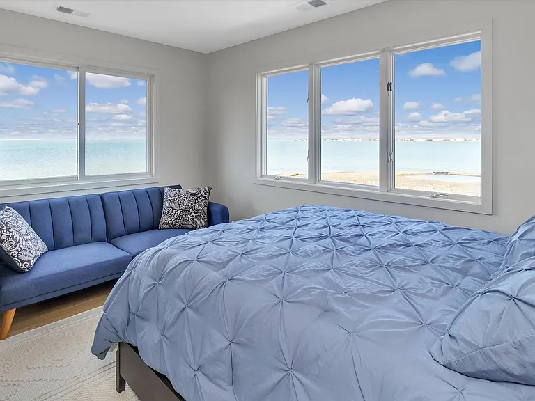 552 Dune Rd — Photo 24