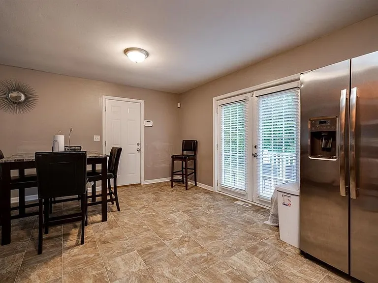 9642 Arvin Ave — Photo 4