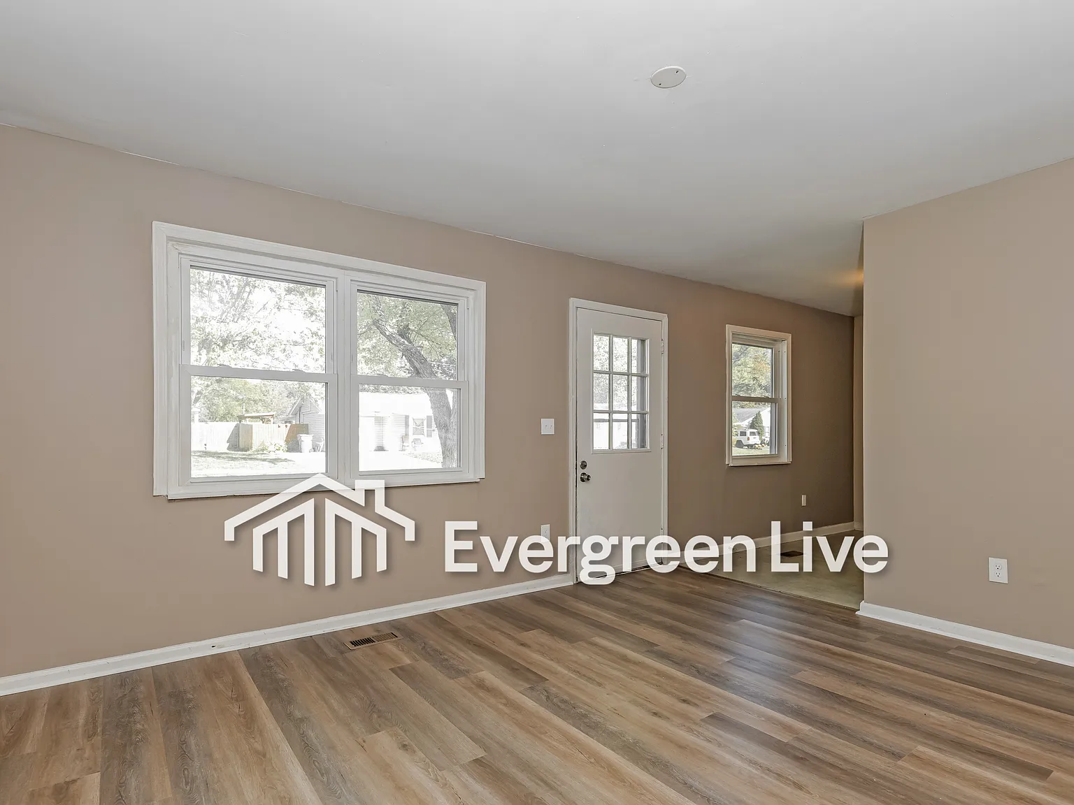 4 bed, 1.0 bath, 1114 sqft, $1,395 — Photo 4