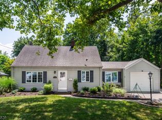 76 Village Rd, Pompton Plains, NJ 07444