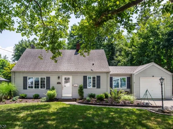 76 Village Rd, Pequannock Twp., NJ 07444