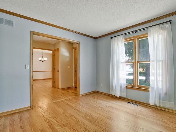 5th image of 2227 N Stoneybrook Ct