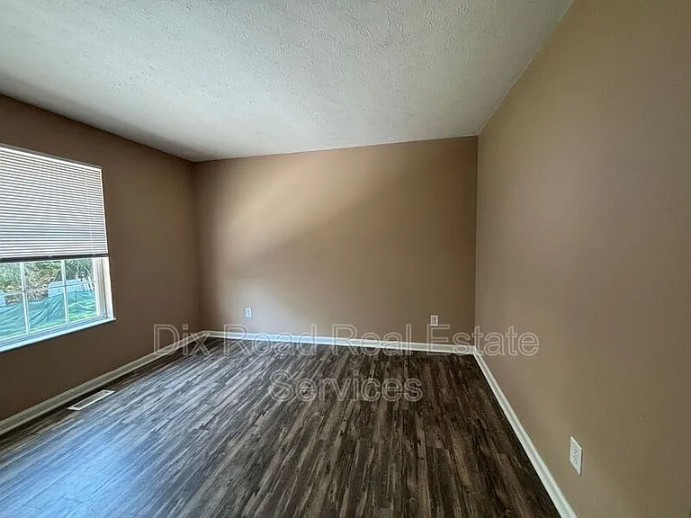 460 Peyton Dr — Photo 23