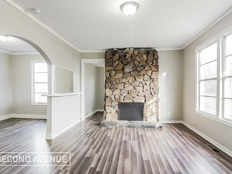 1800 Woodland Ave SW — Photo 5