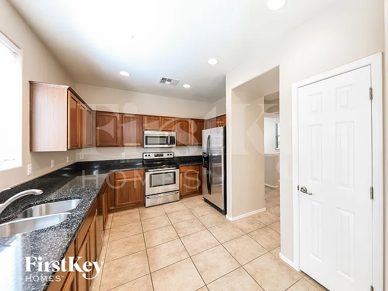 25942 N 54th Ave — Photo 6