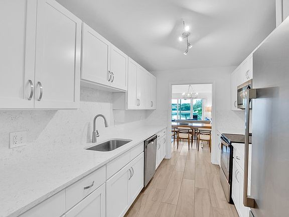 2nd image of 100 Sable Oak Ln APT 102
