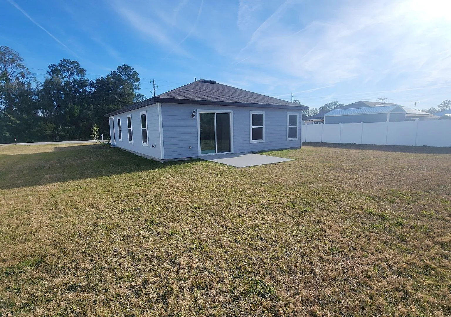Newer Construction 3 bed, 2 bath home with 2 car garage nestled right in Palm Coast minutes from ... — Photo 3