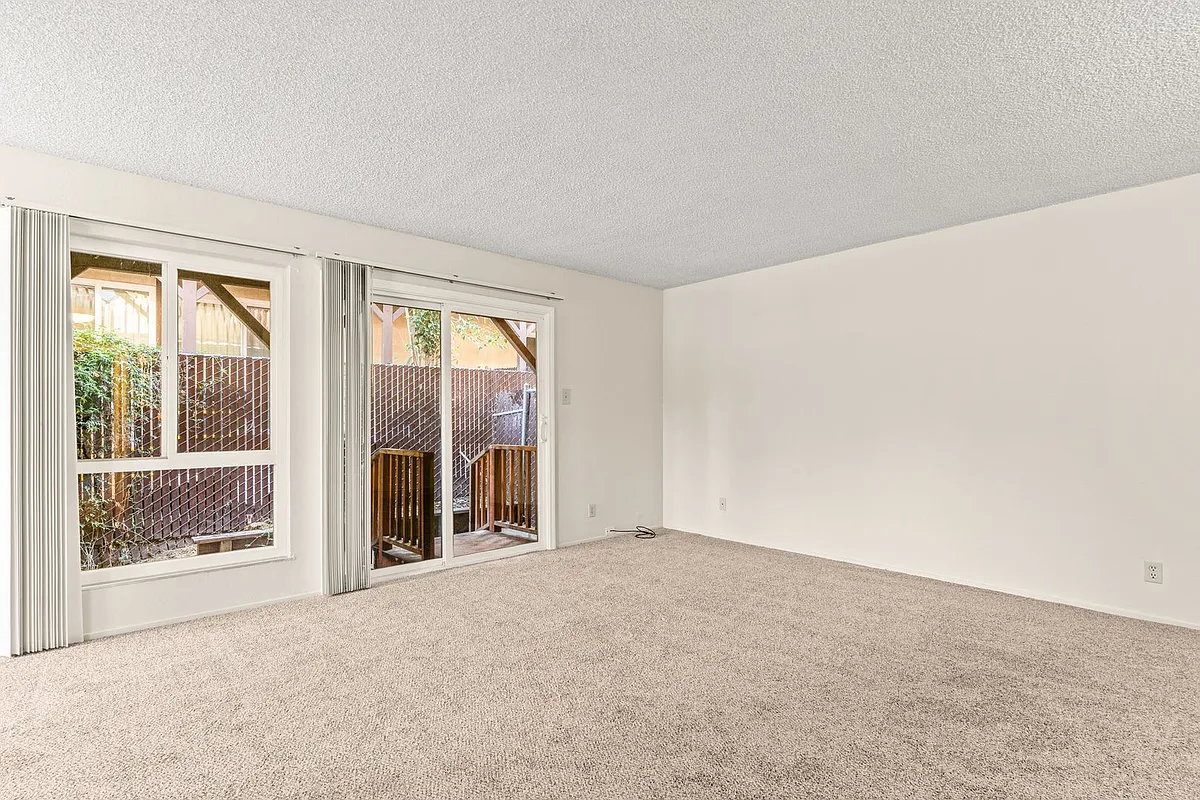 Building Photo - 22775 Vermont St #2