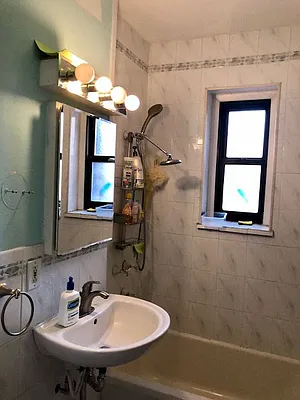 Rented by Mya Realty | media 7