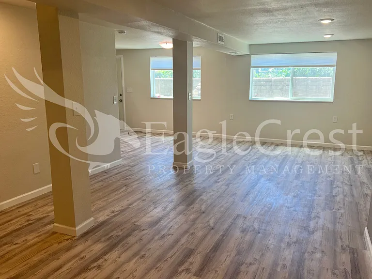 1110 S College Ave — Photo 7