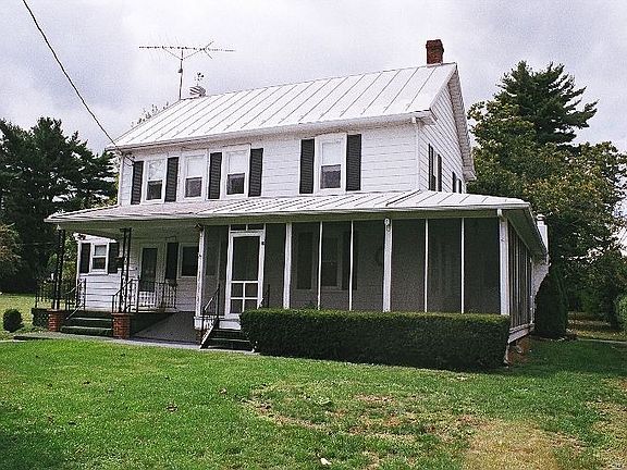 Side entrance from driveway