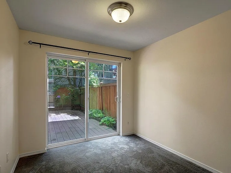 8524 Midvale Ave N #B — Photo 11