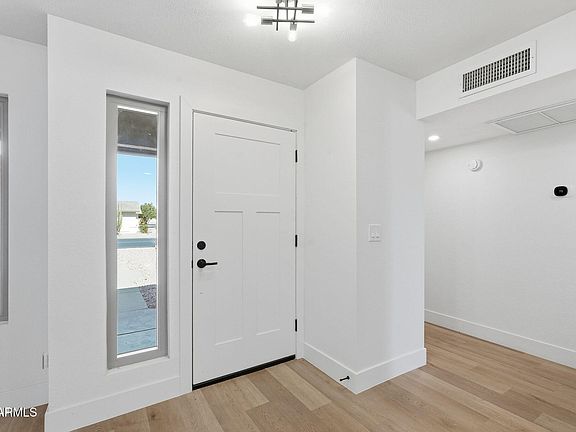 5th image of 940 S 78TH Place