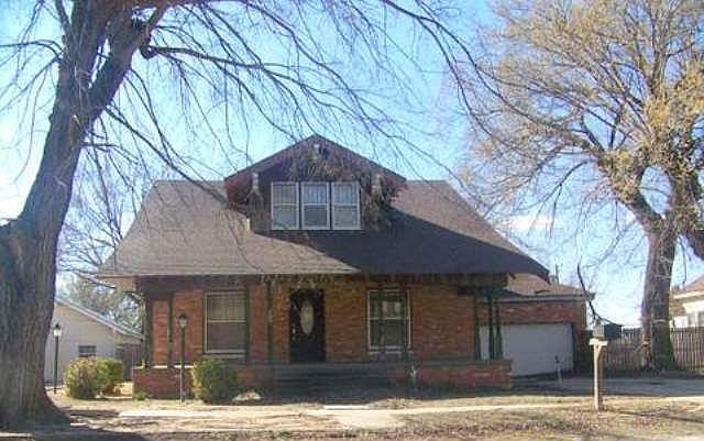 1st image of 209 N 6th St